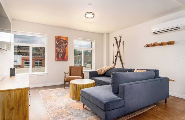 Convenient & Modern Condo Living