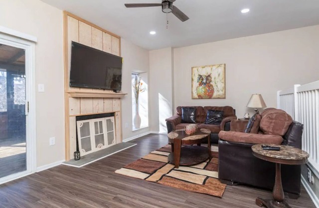 Convenient, spacious 3BR 2.5BA WITH PARKING