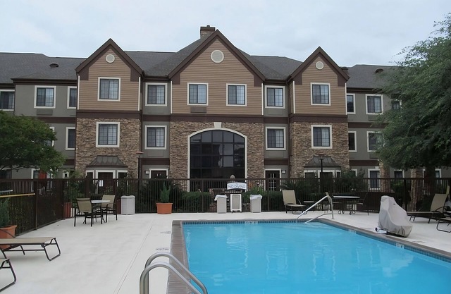 Convenient Stay! 2 Pet-friendly Units w/Full Kitchens, Free Breakfast!