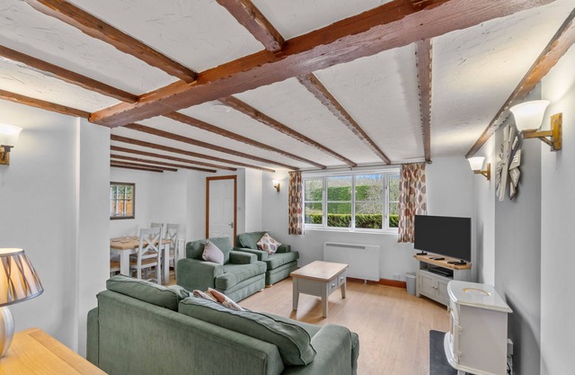 Conveniently located to explore all that Cornwall and Devon have to offer
