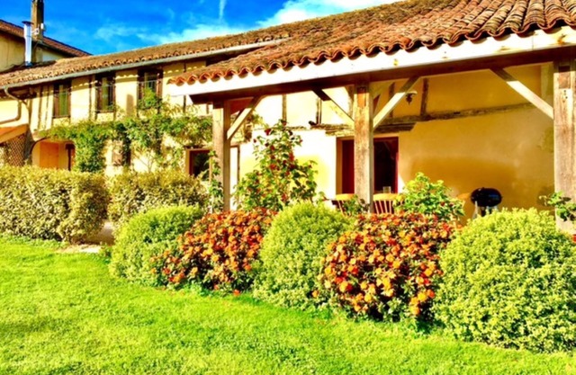 Converted 18th Century Barn with swimming pool in the Gers countryside