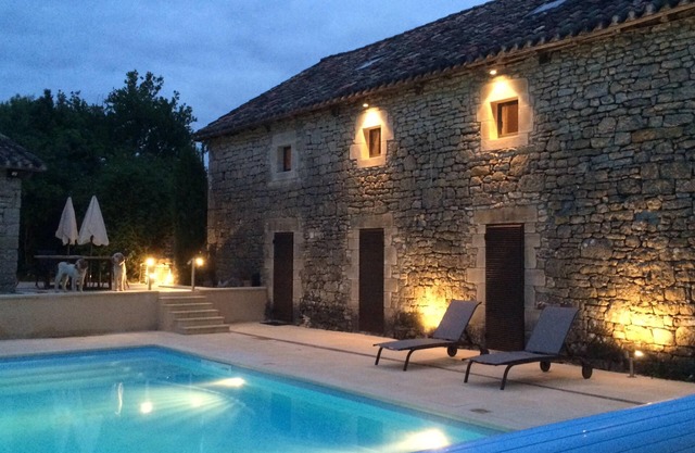 Converted Barn With Private Pool