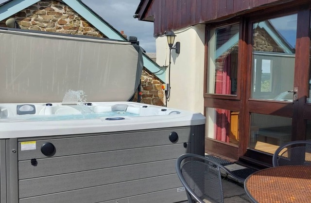 Converted barn with hot tub in north devon