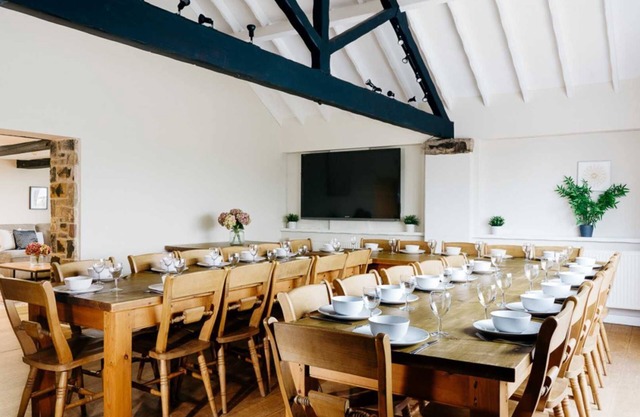Converted pub, sleeping up to 34 guests. Close to Alton Towers and Ashbourne.