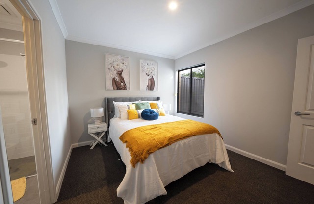 Convinient Cosy Home with everthing around you.