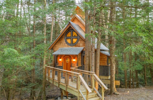 Cook Forest Luxury Treehouse