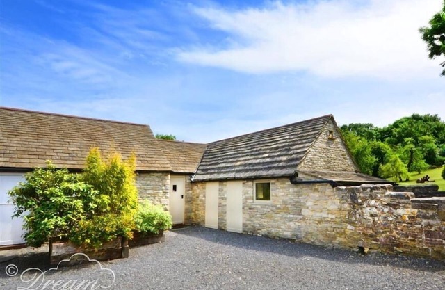 COOMBE ORCHARD, pet friendly, with a garden in Swanage