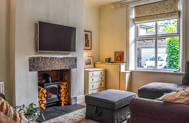 CoOperative Cottage - UK44502