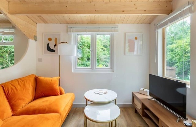 COPPERBEECH - ROMANTIC ESCAPE | SLEEPS 2 | HOT TUB | BBQ | PATIO | WI-FI