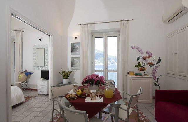 Coral House - a Pleasant Stay in the Coast of Amalfi