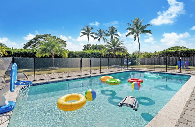 Coral Springs Paradise with Backyard + Heated Pool