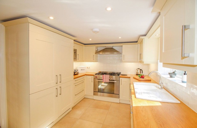 CORFE LODGE, family friendly, with open fire in Corfe Castle