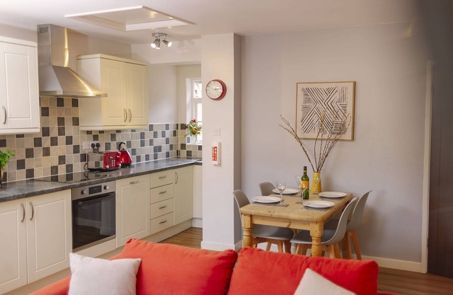 Corffe Cottages, Perfect Devon retreat, sleeps 4, heated indoor pool