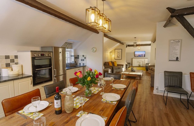 Corffe Cottages, Spacious country cottage, heated Indoor pool
