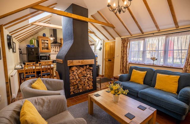 Corner Cottage - 4* Rated single-storey Town Cottage close to the Heritage Coast