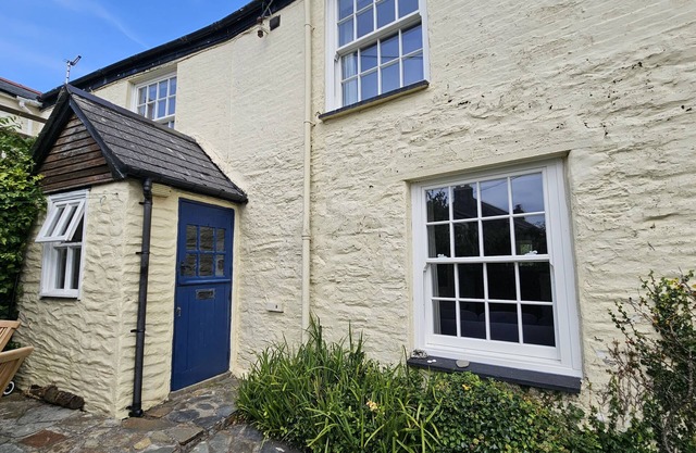 Corner Cottage - a cottage that sleeps 5 guests in 2 bedrooms