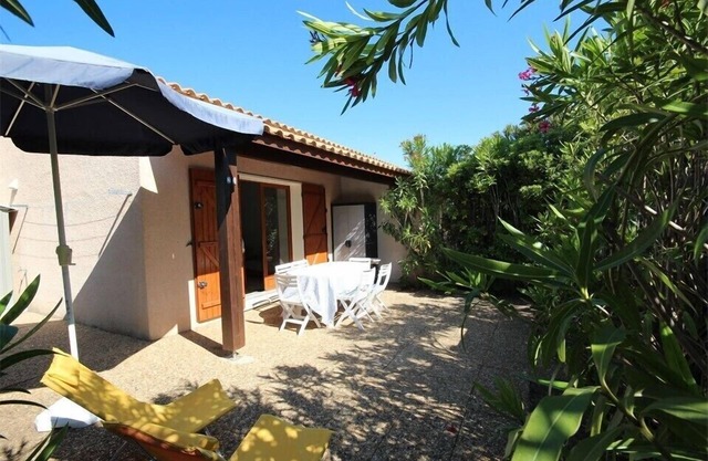 Corner Villa for 5 persons, Residenz with pool, at only 400m from the sea, PORTIRAGNES PLAGE