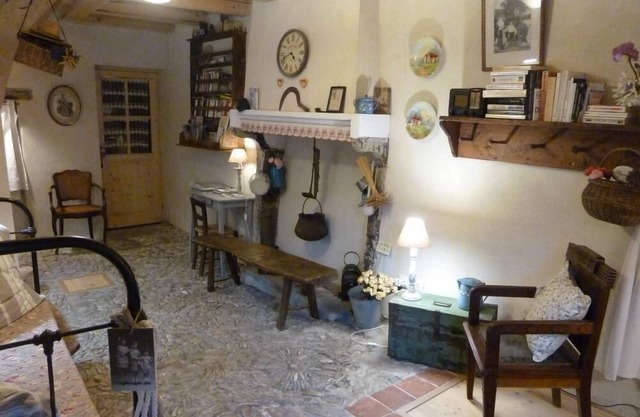 Cornillon Sur L Oule: Country Cottage/Gite - Cornillon sur l'Oule