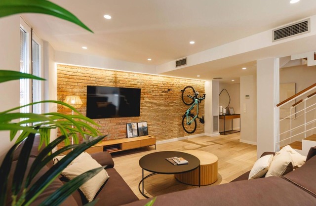 Cort Reial Duplex - Holiday Apartment Rental Girona | Bravissimo
