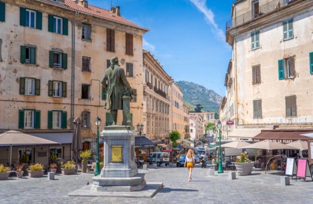 Corte magnifique T2 45m2 neuf 5 personnes place st marcel hyper centre wifi lave linge tv