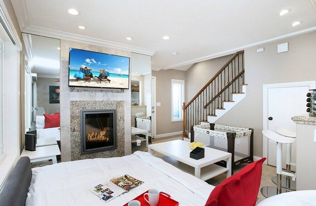 Costa Mesa -Newport- Patio - Free Parking-CM-2