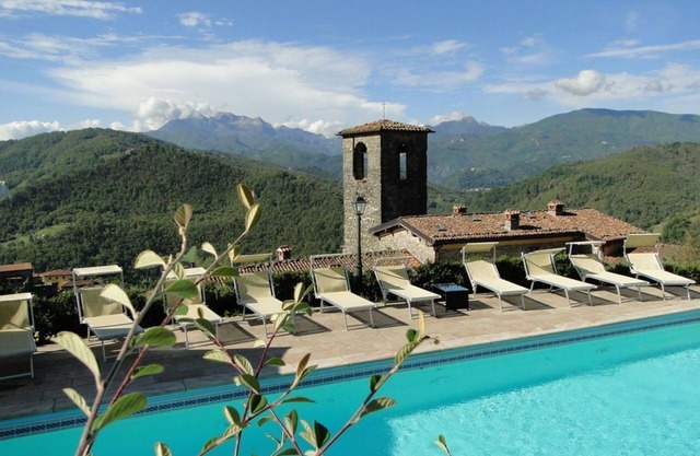 Costola, private pool, stunning mountain views. Chef on request.