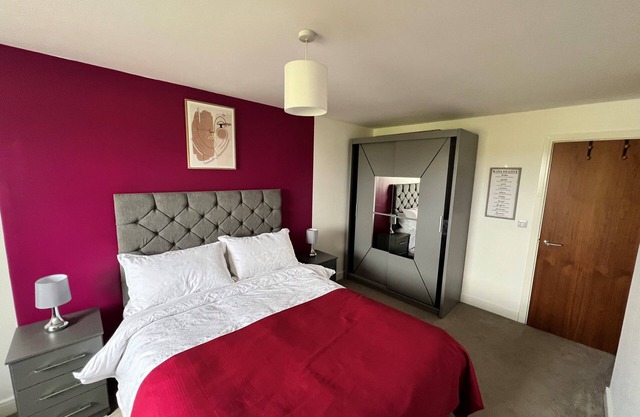 Cosy 1 bedroom/relocation apartment free parking