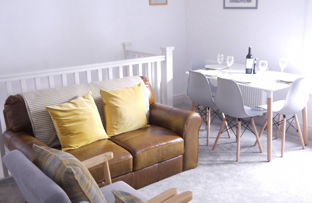 Cosy 2 Bed Flat Overlooking Grassington Square