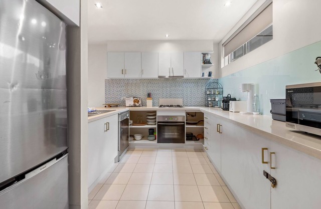 Cosy 2-Bed Unit with Study Nook & Alfresco Dining