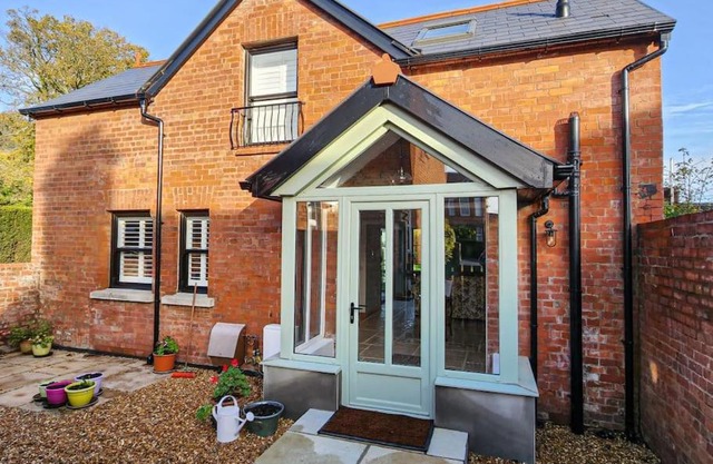 Cosy 2 Bedroom Coach House