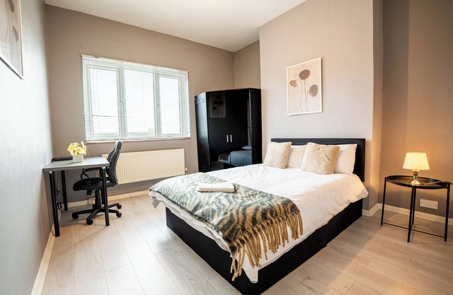 Cosy 2Bed Flat-Free Parking-Easy Links to London