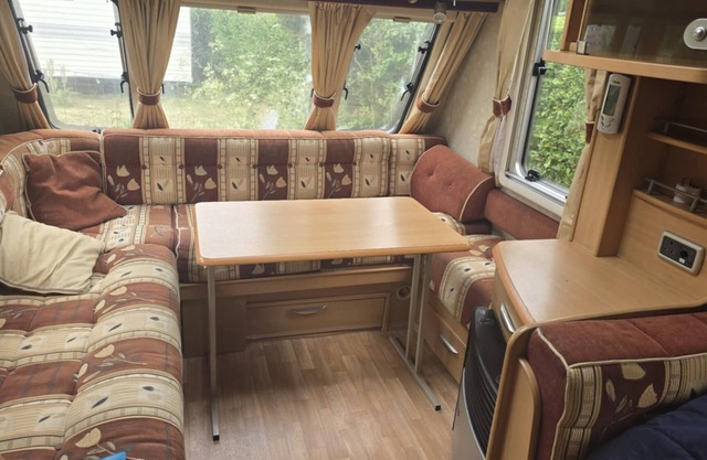 Cosy 3-bed caravan and a small one in the countryside