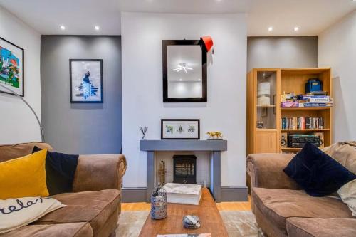 Cosy 3 Bedroom Countryside Cottage for Family Fun and Pets Friendly Sleeps 5