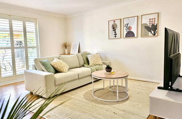 Cosy 3BR House, 7 mins drive to Macquarie Centre, 5 stars on AirB&B