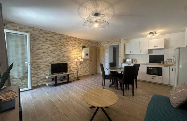 Cosy apartment with terrace, air conditioning, parking space. No pets allowed!