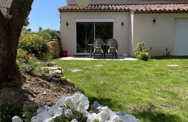 Cosy ALL NEW cottage with swimming pool-