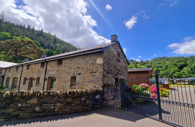 Cosy and luxurious country cottage, prime location, Betws-y-Coed, Snowdonia National Park, Wales