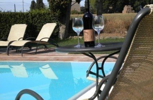 Cosy apartment in villa for 2 guests with pool, TV, patio, pets allowed and parking