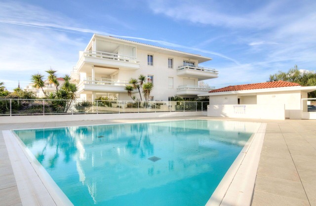 Cosy apartment for 2 guests with WIFI, A/C, pool, TV and terrace