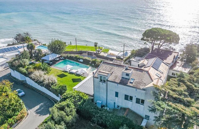Cosy apartment for 6 guests with WIFI, pool, TV, patio, pets allowed and parking