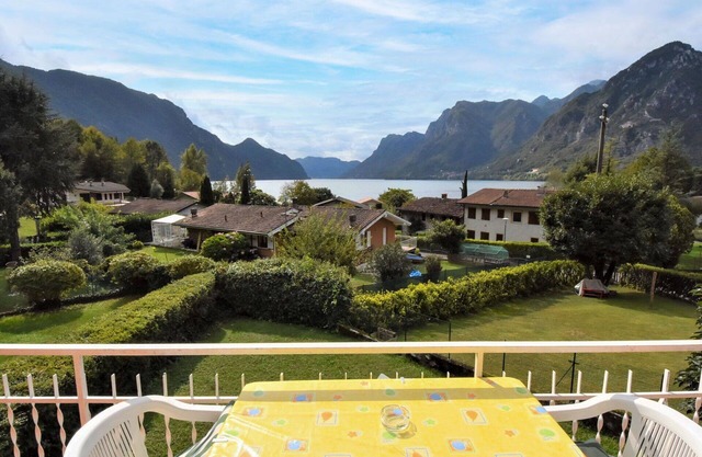 Cosy apartment for 12 guests with WIFI, TV, terrace, pets allowed and parking