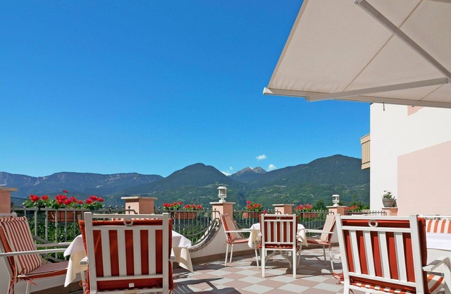 Cosy apartment for 3 guests with hot tub, A/C, pool, WIFI, TV, balcony and pets allowed