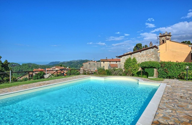 Cosy apartment for 4 guests with pool, WIFI and TV, close to Viareggio