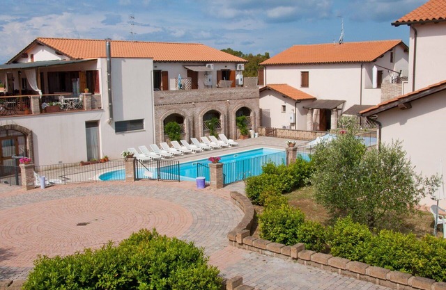 Cosy apartment for 4 guests with A/C, pool, TV, patio and pets allowed