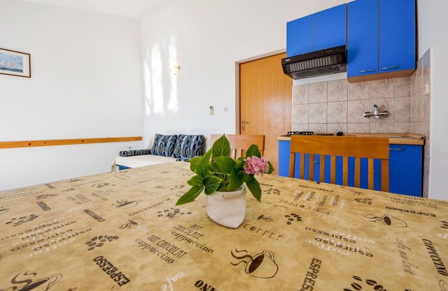 Cosy apartment for 4 people with A/C, WIFI, TV, terrace and parking