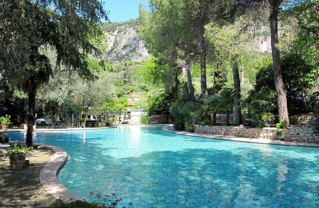 Cosy apartment for 5 guests with WIFI, pool, TV, terrace and parking