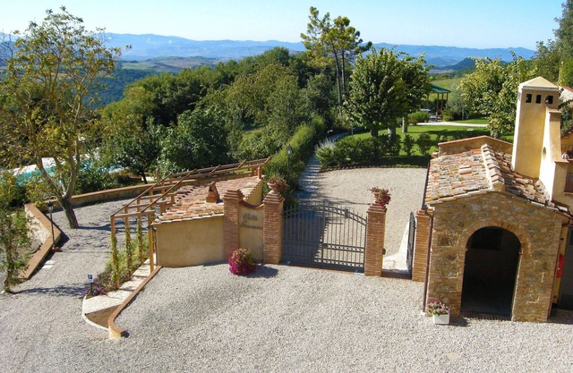 Cosy apartment for 6 people with pool, WIFI, TV, pets allowed and parking, close to San Gimignano
