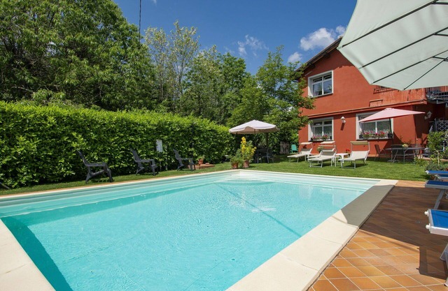 Cosy apartment for 7 people with pool, WIFI, TV, terrace, pets allowed and parking