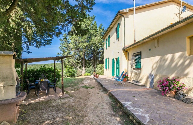 Cosy apartment in villa for 6 people with pool, WIFI, TV, patio and pets allowed