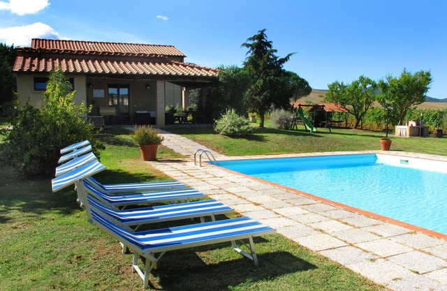 Cosy apartment in villa for 5 people with WIFI, pool, TV and patio